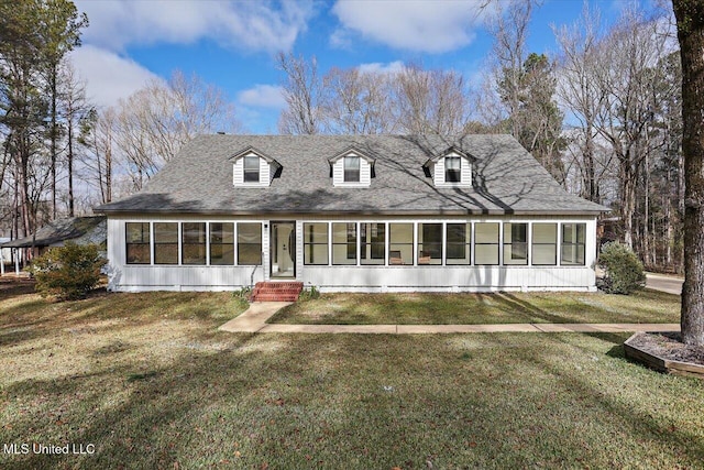 view of front facade with a front yard