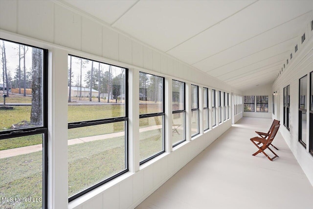 sunroom with lofted ceiling