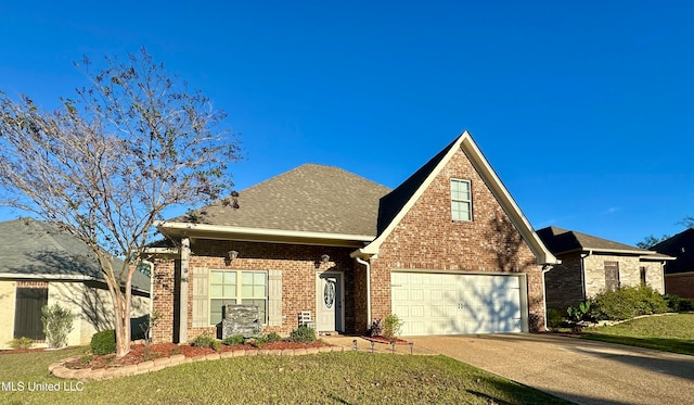 view of front of house featuring a front yard