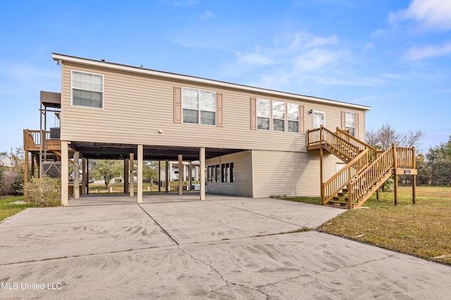 front facade featuring a carport