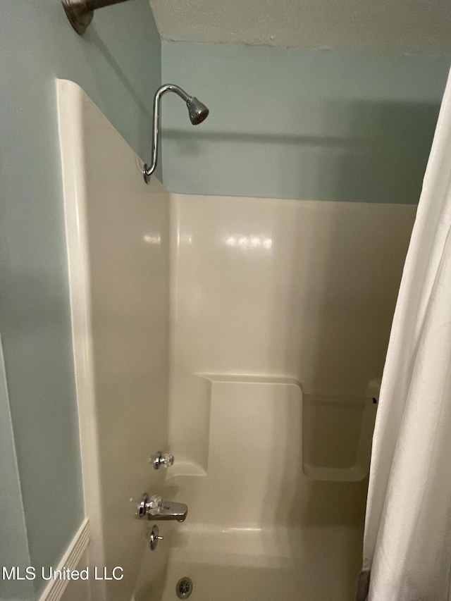 137 Phil Ln, Sardis, MS 38666 - bathroom featuring shower / bath combo