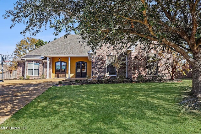 view of front facade with a front yard