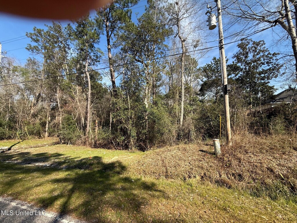 94142 Bayou Dr, Diamondhead, MS 39525