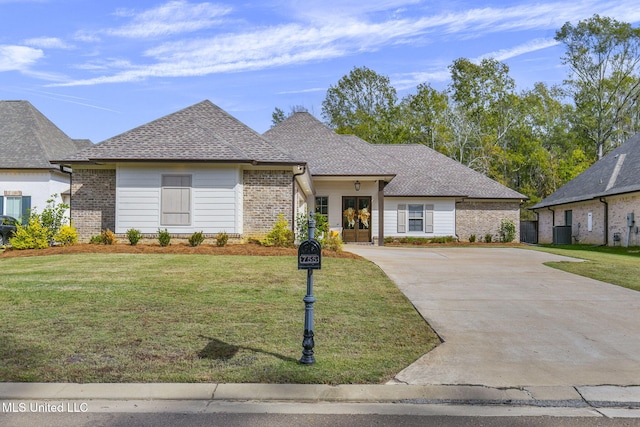 view of front of home featuring cooling unit and a front yard