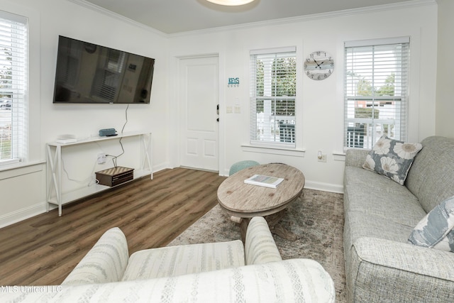 living area featuring crown molding, wood finished floors, and baseboards