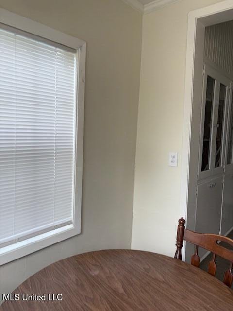 301 Hampton St, Indianola, MS 38751 - dining area with crown molding