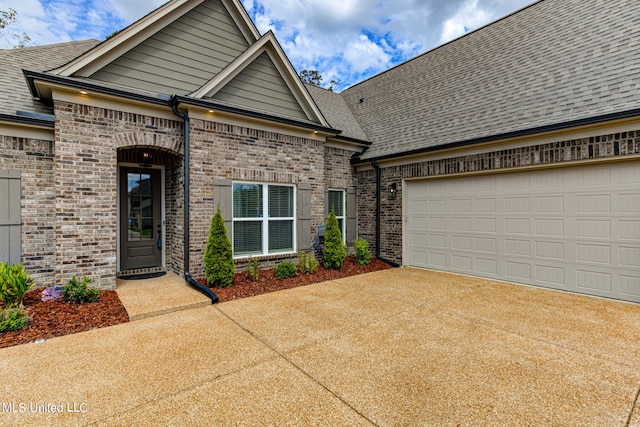 view of front of house featuring a garage