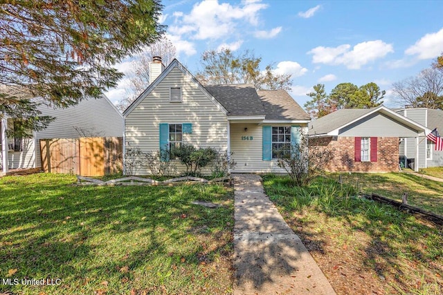 view of front facade featuring a front yard