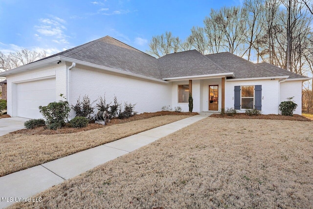 view of front of house featuring a garage and a front yard