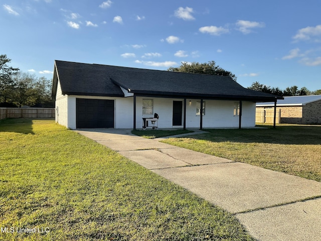 view of front of home featuring a front yard and a garage