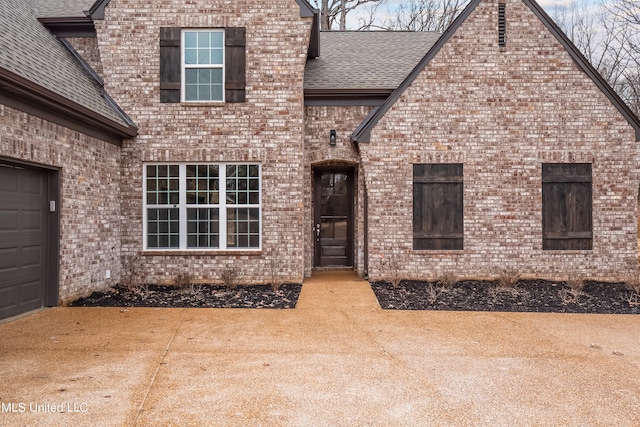 view of front of house featuring a garage