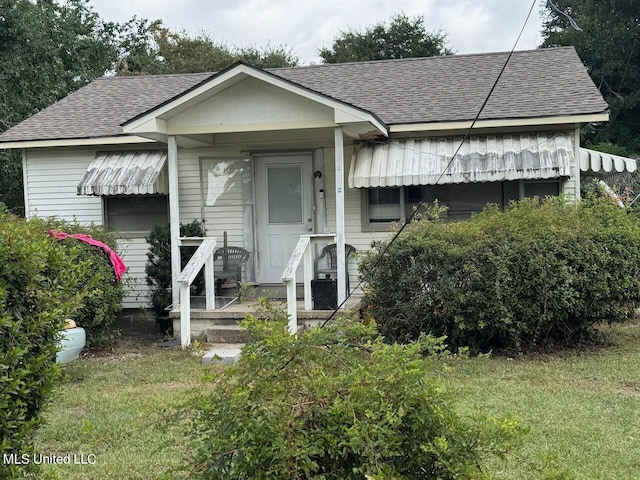 bungalow-style home featuring a front lawn