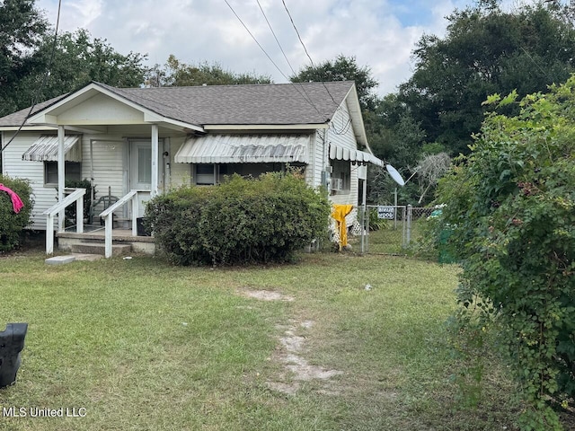 view of front of house with a front lawn