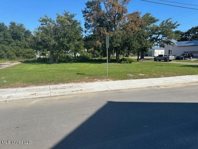 Listing photo 2 for 380 Meaut St, Biloxi MS 39530