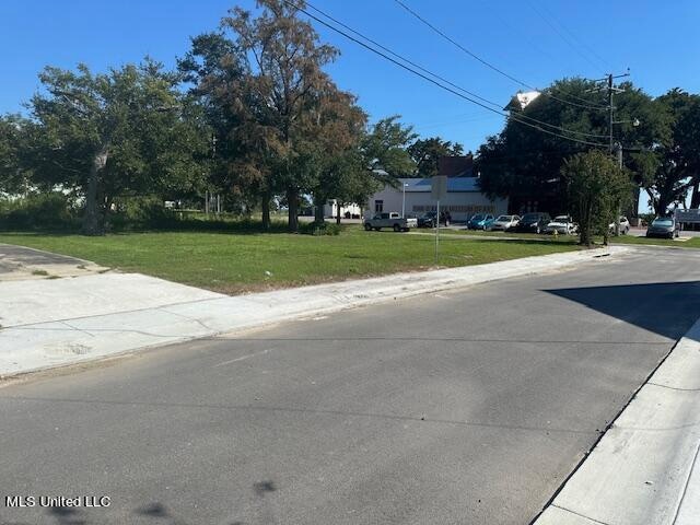 Listing photo 3 for 380 Meaut St, Biloxi MS 39530