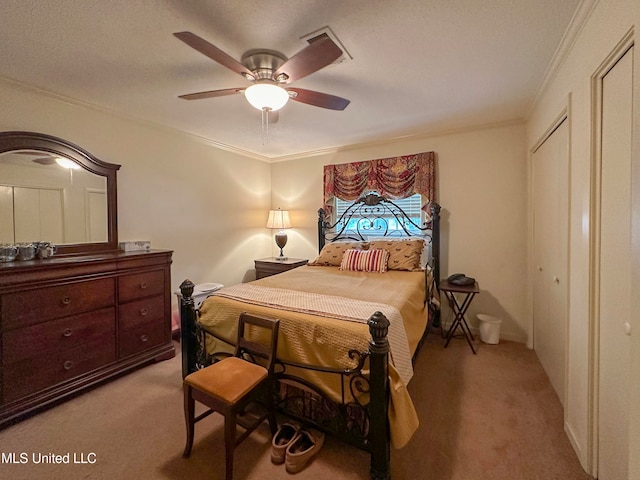 bedroom featuring light carpet, crown molding, a closet, and ceiling fan