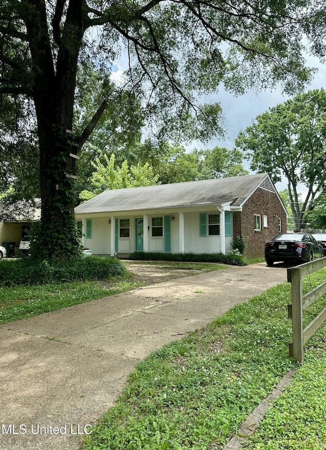 8215 Whitehead Dr, Southaven, MS 38671 - ranch-style home with concrete driveway and brick siding