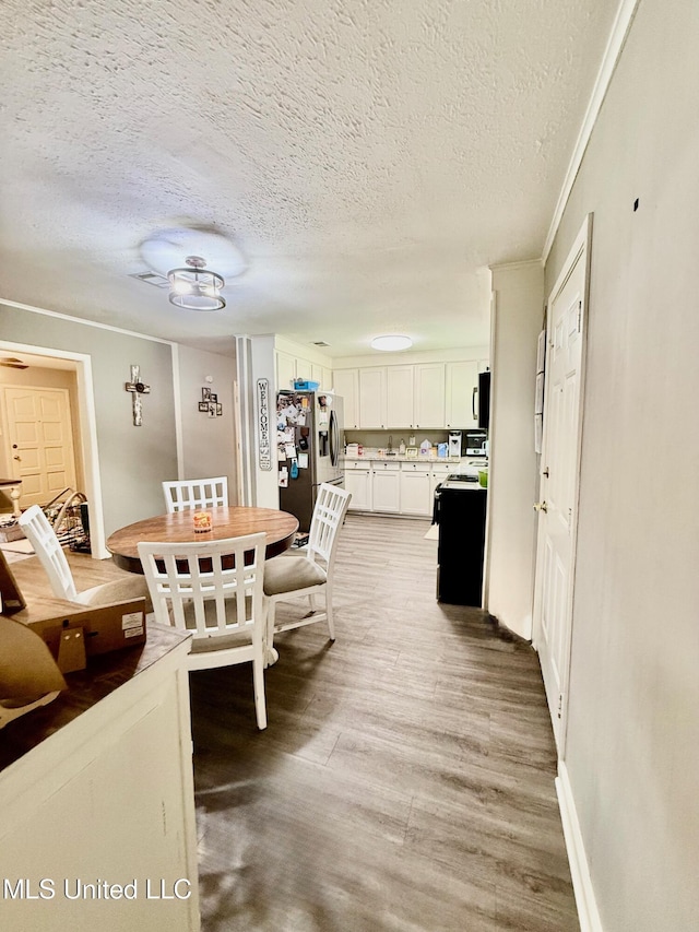 412 Monica Ln, Pearl, MS 39208 - dining room with light wood finished floors, a textured ceiling, crown molding, and baseboards