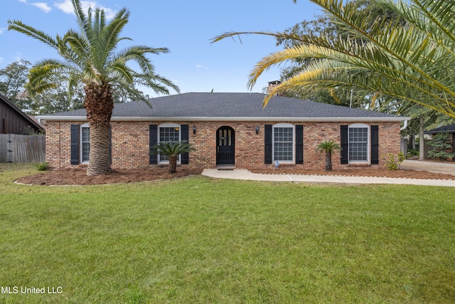 ranch-style house featuring a front yard