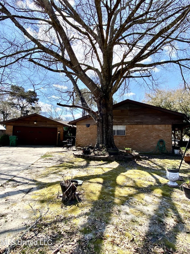 exterior space featuring driveway