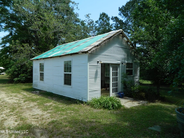 view of outdoor structure featuring an outdoor structure