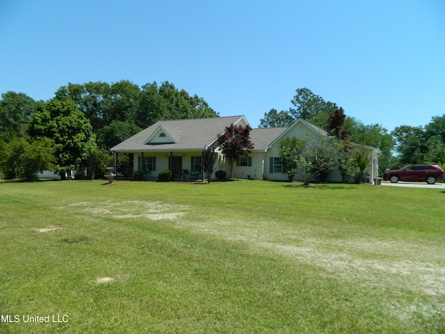 view of front of home featuring a front lawn