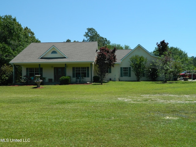 view of front facade with a front lawn