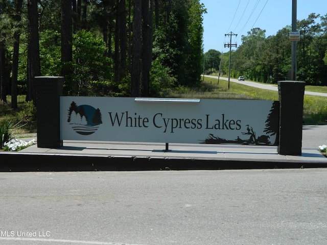 view of community / neighborhood sign