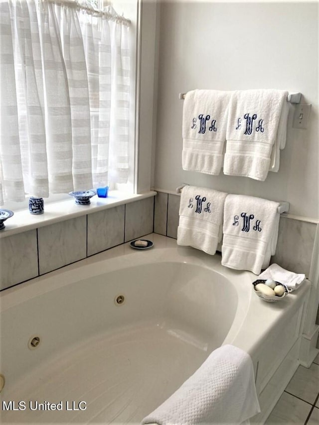 707 State St Unit 705, Natchez, MS 39120 - full bath featuring a tub with jets