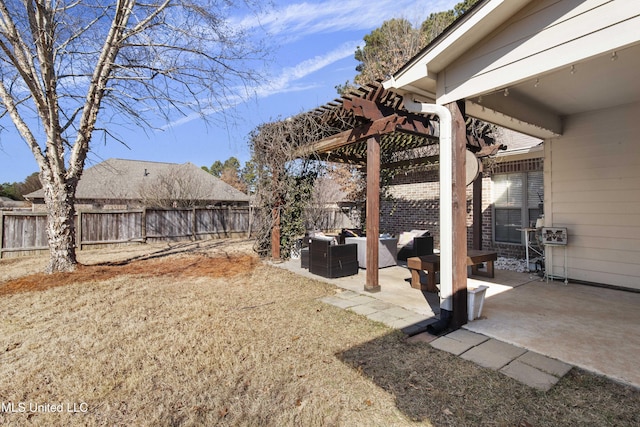 view of yard featuring an outdoor hangout area and a patio area