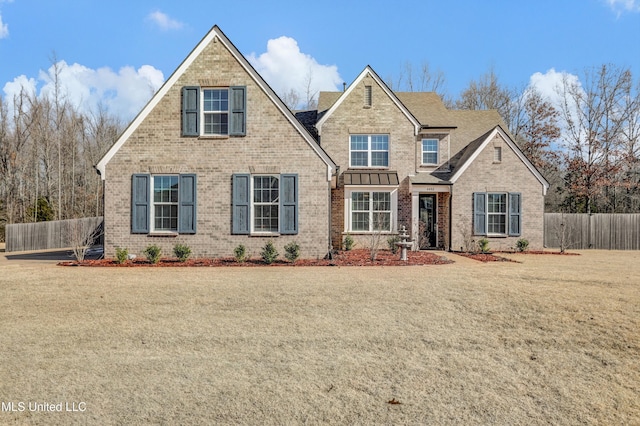 view of front of home featuring a front yard