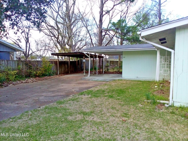 view of yard with a carport