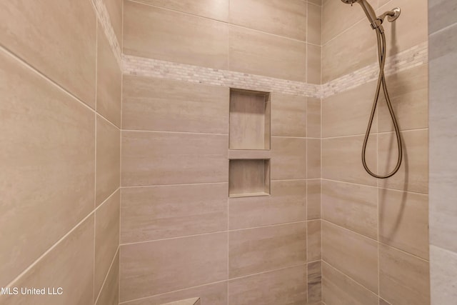 14864 Audubon Lake Blvd, Gulfport, MS 39503 - bathroom featuring a tile shower