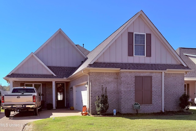 view of front facade with a garage and a front yard