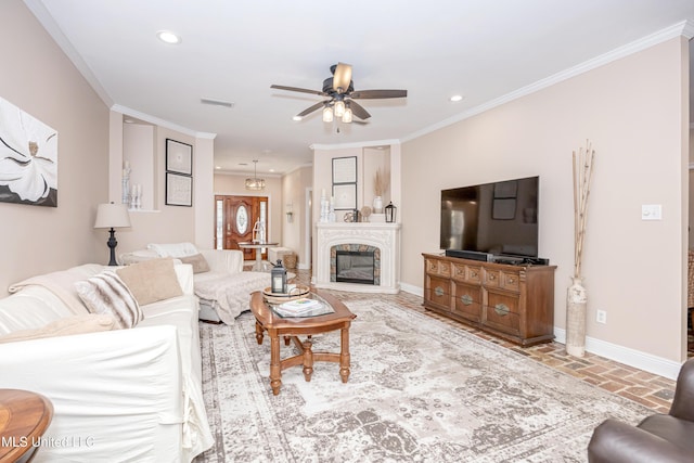 living room featuring ceiling fan and crown molding