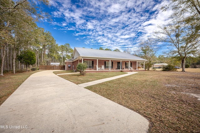 view of front facade with covered porch and a front lawn