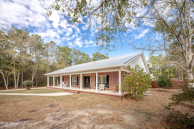 view of front of house featuring covered porch