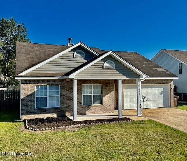 view of front of property featuring a front yard and a garage