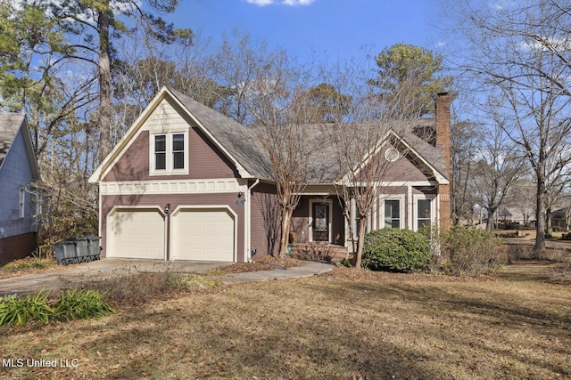 view of front of property featuring a front yard and a garage