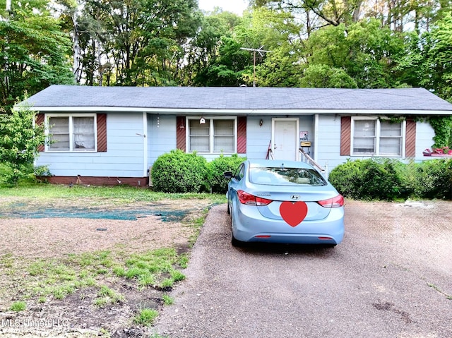 624 Summit St, Winona, MS 38967 - ranch-style home featuring roof with shingles and view of scattered trees