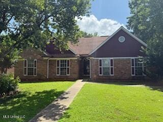 100 Roseleigh Cv, Batesville, MS 38606 - view of front of home with a front lawn