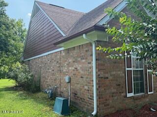 100 Roseleigh Cv, Batesville, MS 38606 - view of side of home with brick siding and a yard