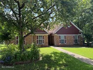 100 Roseleigh Cv, Batesville, MS 38606 - ranch-style home with a front lawn