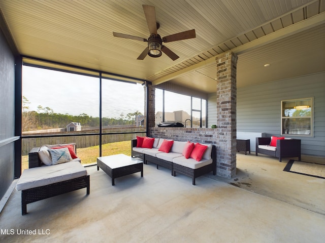 sunroom with ceiling fan