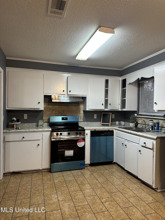 kitchen with stainless steel appliances, white cabinetry, sink, and a textured ceiling