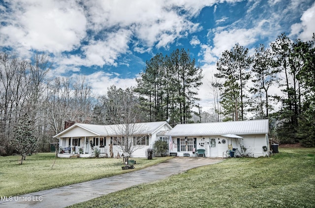 ranch-style home featuring a front yard and a porch