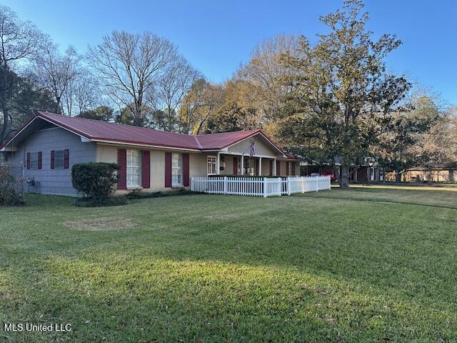 ranch-style home with a front lawn