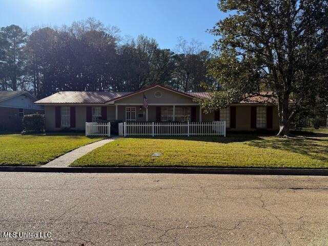 ranch-style home with a front lawn