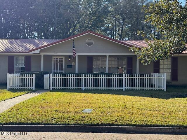 ranch-style home with a front lawn