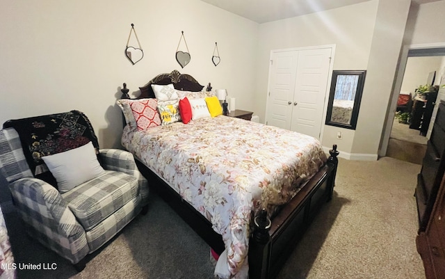 carpeted bedroom featuring baseboards and a closet